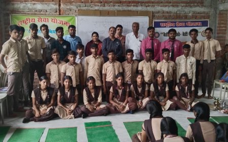 आदर्श ज्योति हायर सेकेंडरी स्कूल छिंद में स्वयंसेवकों को रासेयो की गतिविधियों व कार्यक्रमों की जानकारी दी गई...