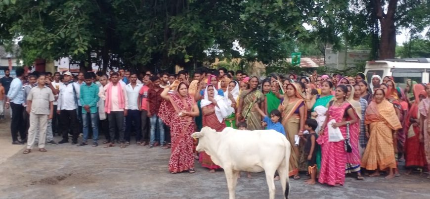 गाताडीह के ग्रामीणों ने किया पुलिस थाना सरसींवा का घेराव