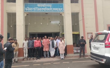 सड़क की समस्या को लेकर क्षेत्रवासियों के साथ कलेक्टर से मिले उमेश पटेल