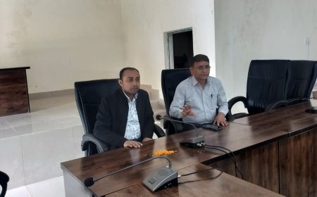 घरघोड़ा एसडीएम ने नगर में साफ-सफाई व्यवस्था एवं अतिक्रमण के विरुद्ध नगर पंचायत के कर्मचारी की लगाई क्लास