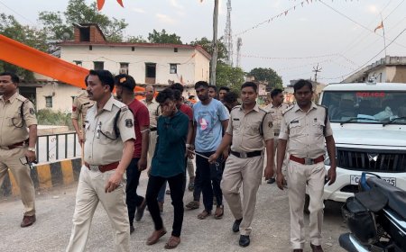 हमलावर 8 आरोपी गिरफ्तार पुलिस ने निकाला जुलूस