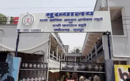 पटवारी रिश्वतखोरी करते गिरफ्तार, किसान के साथ पहुंची थी ACB टीम