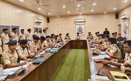 क्राईम मीटिंग : संपत्ति संबंधी अपराधों में फोकस करें थाना प्रभारी, इटेलीजेंस बढावें - एसपी दिव्यांग पटेल