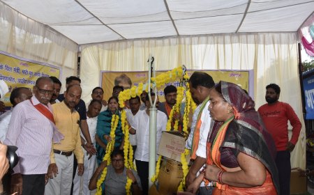 चेम्बर ऑफ़ कामर्स ने मंत्री ओपी चौधरी को तराजू में केला से तौलकर सम्मानित किया