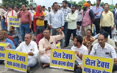 टोल टैक्स फ्री की मांग को लेकर NH 53 में किया गया चक्काजाम 