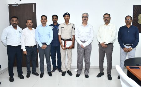 डीजीपी ने पुलिस मुख्यालय में डायल 112 के कर्मचारियों को किया सम्मानित