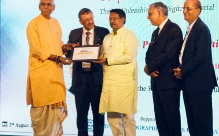 पत्रकारिता विश्वविद्यालय के कुलपति प्रो. बल्देव भाई शर्मा फ्रेंड्स ऑफ पब्लिशर्स आवर्ड से सम्मानित