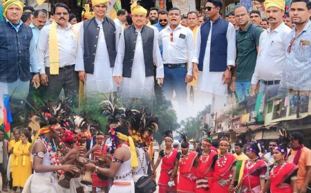 विश्व आदिवासी दिवस पर निकाली गई भव्य शोभायात्रा