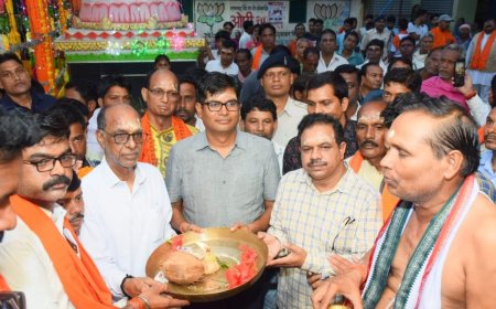 पड़ीगावं के श्री जगन्नाथ मंदिर में अखण्ड नाम यज्ञ में शामिल होकर वित्त मंत्री ओपी चौधरी एवं पूर्व विधायक विजय अग्रवाल ने प्रदेशवासियों की सुख समृद्धि की कामना की