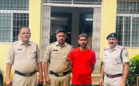 अवैध शराब बेचने वाले आरोपी के विरुद्ध पुलिस का प्रहार