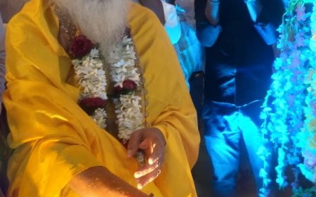 चैतन्य अग्नि शिखा महाराज ने दीप प्रज्ज्वलित कर श्रीकृष्ण जन्माष्टमी झूला उत्सव का किए शुभारंभ 