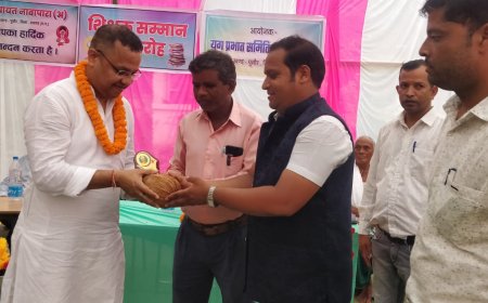 ग्राम नावापारा में पवन विजय अग्रवाल के मुख्य आतिथ्य एवं बी. ई. ओ. दिनेश पटेल के विशिष्ट आतिथ्य मे मनाया गया शिक्षक दिवस
