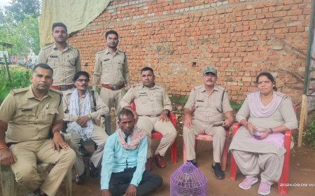 गुलाब सिंह मरावी के घर में छापामार कार्यवाही में घर से पांच नग, मयूर के चूजे जप्त