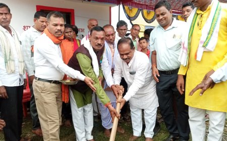सामुदायिक भवन, शेड निर्माण व सीसी सड़क के भूमि पूजन एवं भगवान श्री विश्वकर्मा व गणेश पूजन कार्यक्रम में शामिल हुए - मस्तूरी विधायक लहरिया