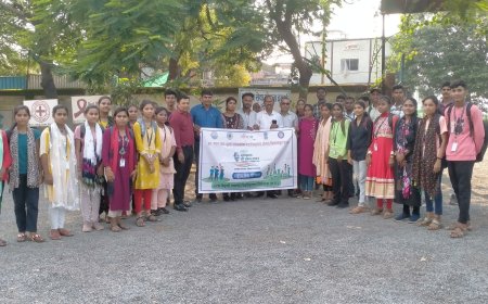 मानव श्रृंखला बनाकर दिया स्वयं सेवकों ने स्वच्छता का संदेश 