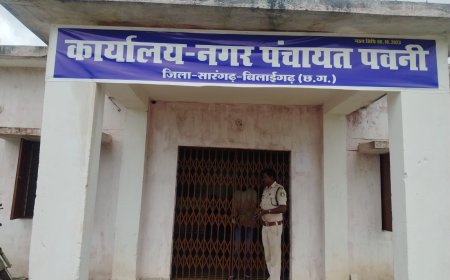 महेंद्र श्रीवास द्वारा अपने अधिकार रखते हुए मांगों को लेकर नगर पंचायत पवनी में जड़ा ताला 