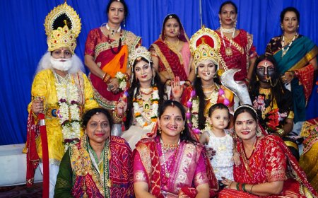 दिव्य शक्ति ने निकाली माँ लक्ष्मी, सरस्वती, काली एवं अग्रसेन जी की आकर्षक झांकी