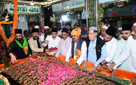 उर्स के अंतिम दिन 17 किस्म के पकवान में कुल की हुई फातेहा। छींटा लेने उमड़े हजारो लोग, धर्म गुरु ने देश दुनिया में अमन चैन की दुआ मांगी