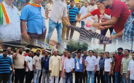 सारंगढ़ जिला मुख्यालय में मुख्यमंत्री एवं गृहमंत्री का पुतला दहन