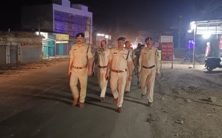 सीपत पुलिस की फ्लैग मार्च, अपराधियों में खौफ...
