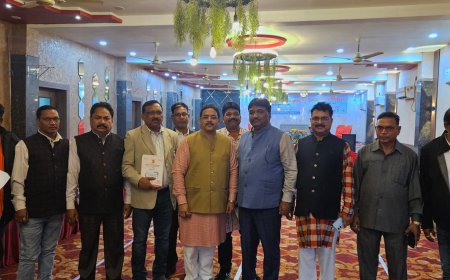 रायगढ़ के साईं श्रद्धा होटल में प्रदेश शौडिंक समाज के पदाधिकारियों की उपस्थिति में बैठक सम्पन्न 