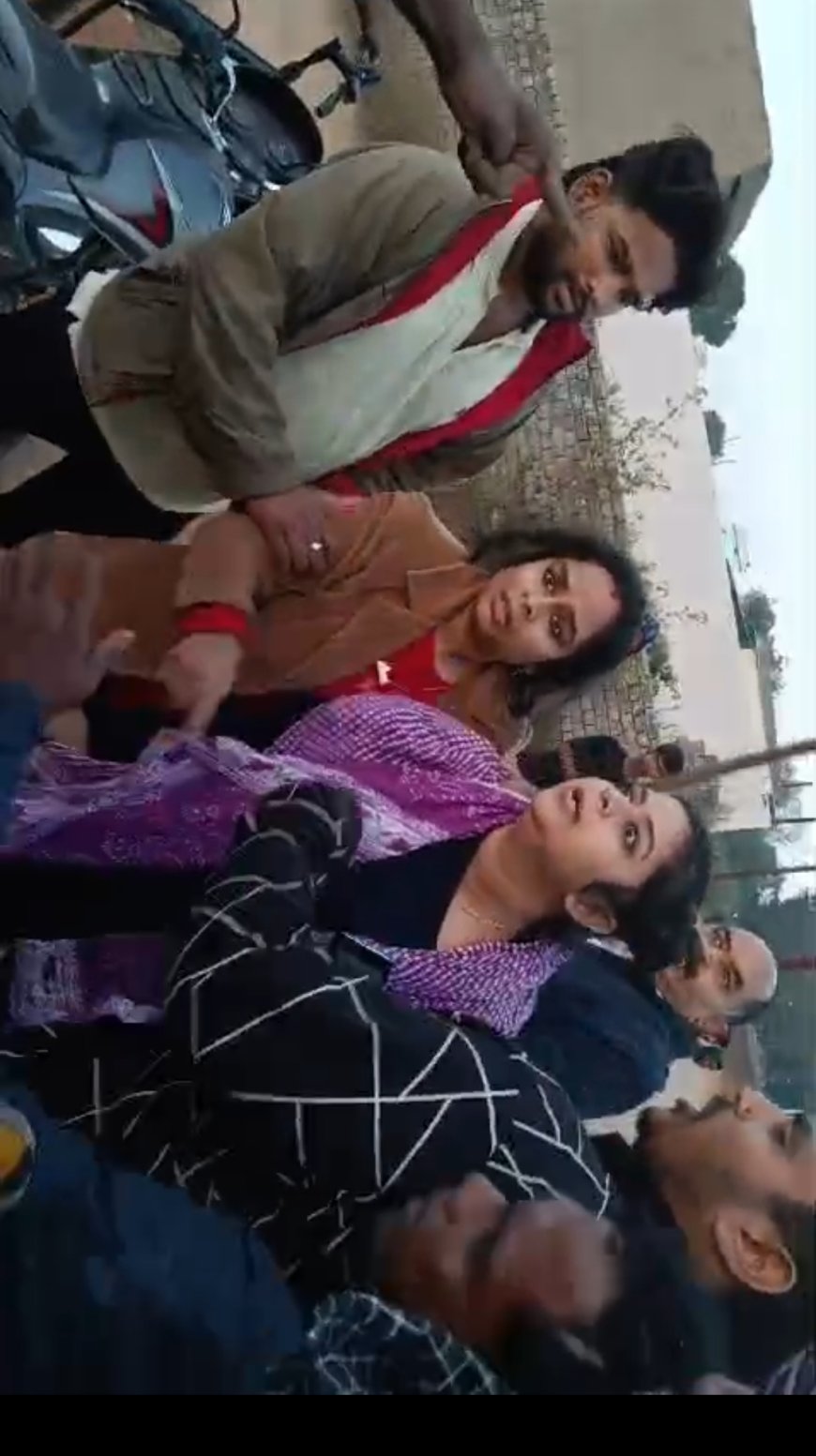 छत्तीसगढ़ के कैबिनेट मंत्री के प्रतिनिधि से सरेआम मारपीट! सोशल मीडिया पर वायरल हुआ वीडियो