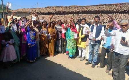 जिला पंचायत क्षेत्र क्रमांक 10 से कांग्रेस समर्थित प्रत्याशी राजेंद्र धीवर अपने क्षेत्र में तूफानी जन संपर्क कर लोगों के बीच जाकर जीत का मांगा आशिर्वाद 