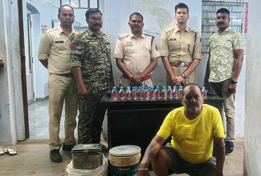 प्रशिक्षु आईपीएस हर्षित मेहर के नेतृत्व में गंज पीछे खरसिया में शराब रेड, अवैध शराब के साथ आरोपी गिरफ्तार