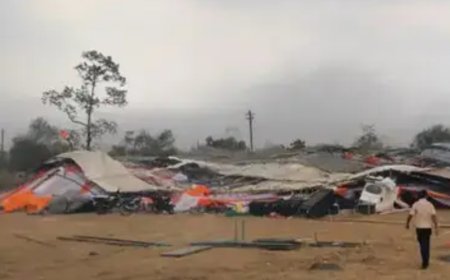 अनिरुद्धाचार्य के लिए लगा पंडाल तूफान में उड़ा