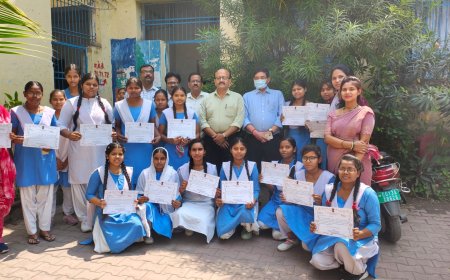 कन्या शाला की छात्राओं को इंटर्नशिप का प्रमाणपत्र वितरित  व्यावसायिक शिक्षा के तहत हेल्थ केयर में 62 छात्राएं हुईं पारंगत  डीईओ सहित शिक्षा विभाग के अधिकारियों ने दी शाबाशी