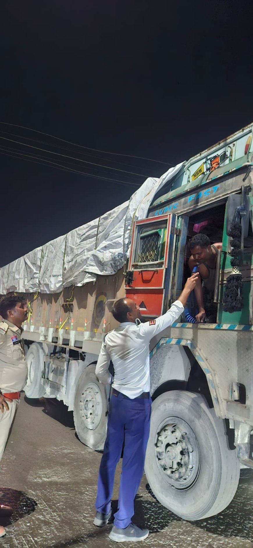 रायगढ़ पुलिस का विशेष अभियान, देर रात अभियान चलाकर "ड्रिंक एंड ड्राइव" करने वाले 31 वाहन चालकों को पकड़कर भेजा कोर्ट