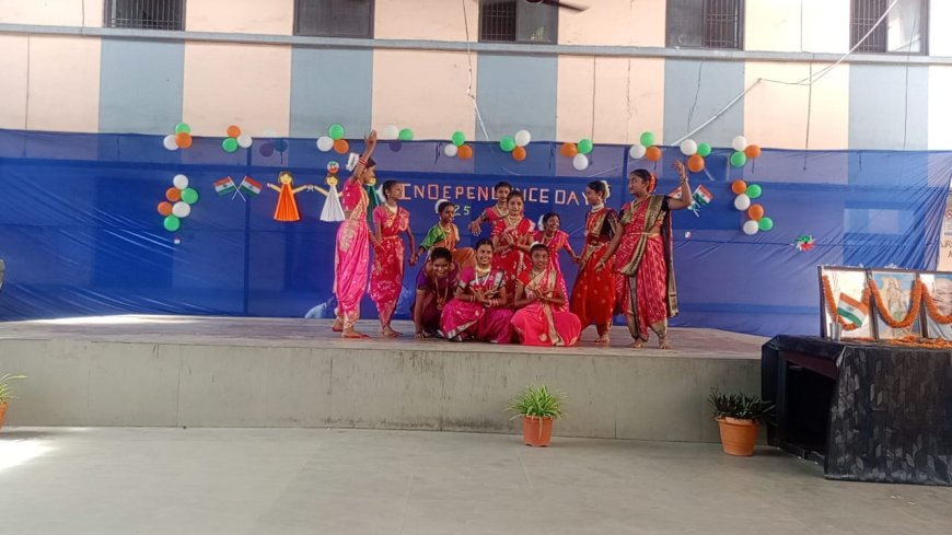 तिरंगे की शान, देशभक्ति का मान — पी.एम. श्री शासकीय नटवर इंग्लिश स्कूल में गूंजे आज़ादी के तराने
