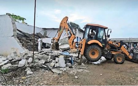 पत्रकार मुकेश चंद्राकर हत्याकांड में कड़ा एक्शन, आरोपी के ठिकानों पर चला बुलडोजर