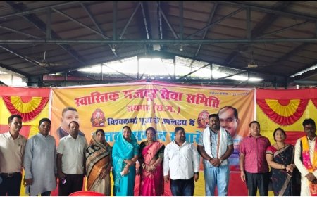 मां बंजारी धाम में स्वास्तिक मजदूर सेवा समिति के तत्वाधान धान में मनाया गया विश्वकर्मा जयंती