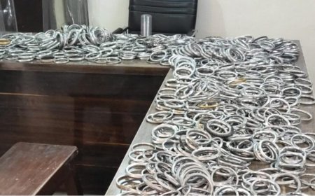 नवरात्रि सुरक्षा पर पुलिस की बड़ी कार्यवाही, पंडाल से 2000 स्टील कड़े और 4 चाकू जब्त....