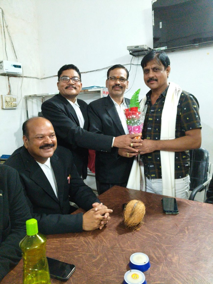 घरघोड़ा में वकीलों ने किया अध्यक्ष सुरेंद्र सिंह चौधरी का सम्मान