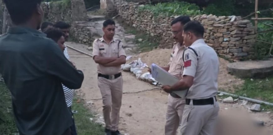 खून से सनी कुल्हाड़ी लेकर थाने पहुंचा युवक, बैगा की बातों में आकर अपनी मां की कर दी हत्या