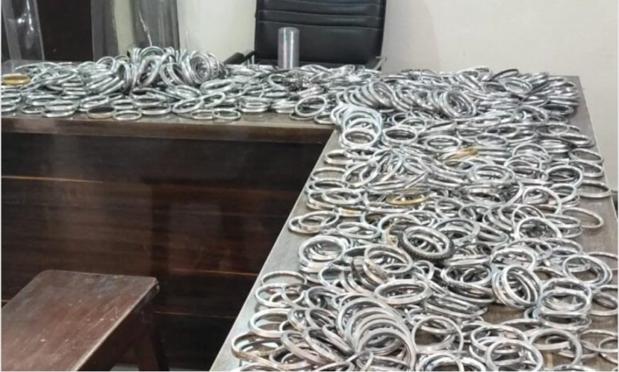 नवरात्रि सुरक्षा पर पुलिस की बड़ी कार्यवाही, पंडाल से 2000 स्टील कड़े और 4 चाकू जब्त....