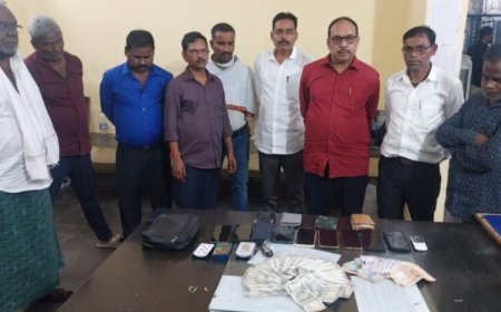फार्महाउस में जुआ खेलते 9 गिरफ्तार, ₹69,300 नगद, 3 कार और 10 मोबाइल जब्त
