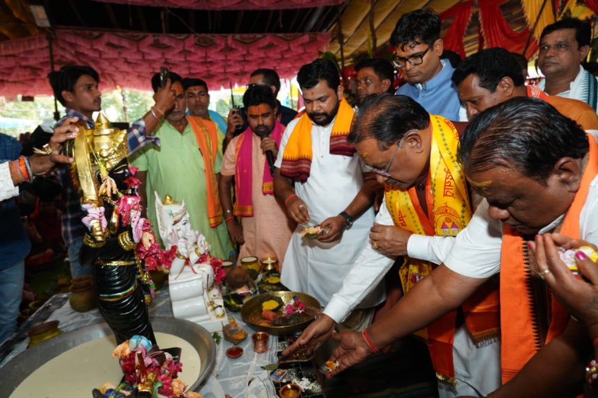 मुख्यमंत्री श्री विष्णुदेव साय झगरपुर में श्री श्री रणेश्वर रामचण्डी मंदिर के वेदी पूजन में हुए शामिल