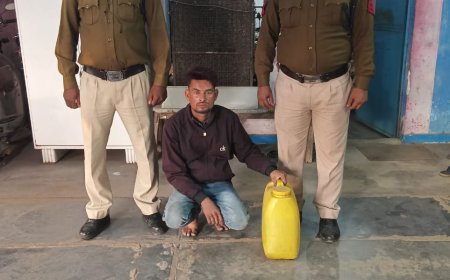 जूटमिल पुलिस की कार्रवाई, कांशीराम चौक से 10 लीटर अवैध महुआ शराब जब्त