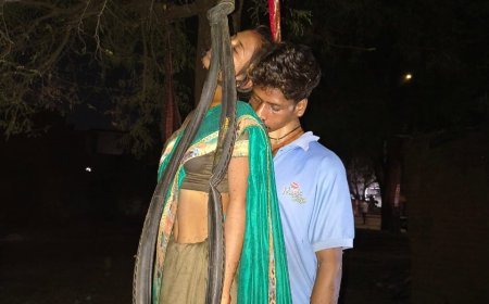 पेड़ पर लटकी मिली युवक-युवती की लाश, एक ही कपड़े से बना था फंदा