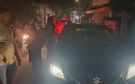 जूटमिल में पार्षद के निवास के पास हंगामा, खड़ी गाड़ियों को मारी टक्कर