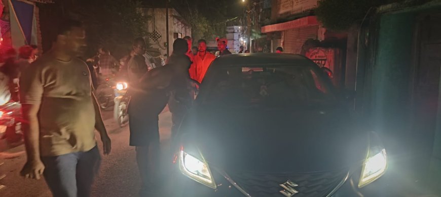 जूटमिल में पार्षद के निवास के पास हंगामा, खड़ी गाड़ियों को मारी टक्कर